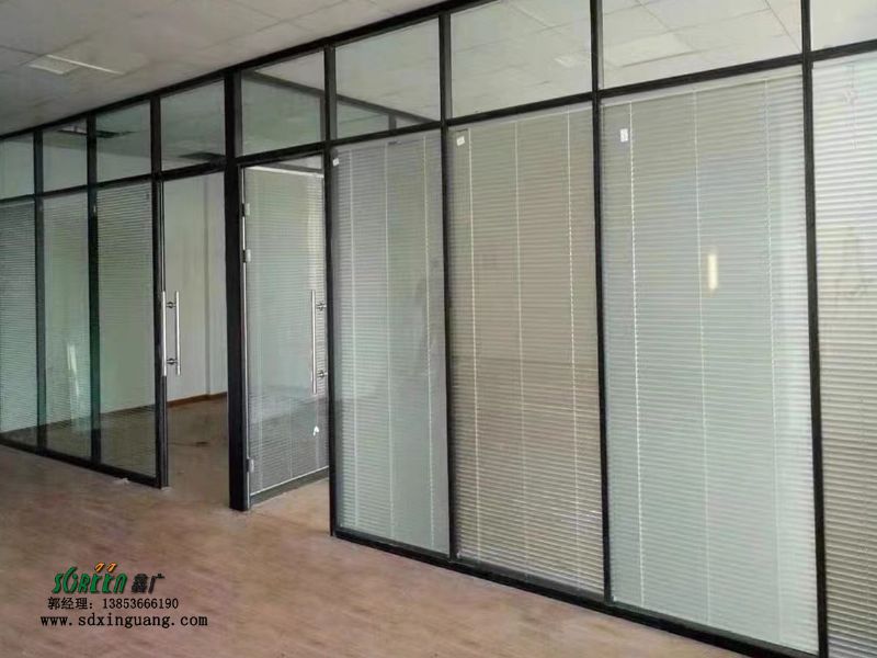 山东鑫广厂家供应写字楼办公室单双层玻璃隔断 现代简约风格